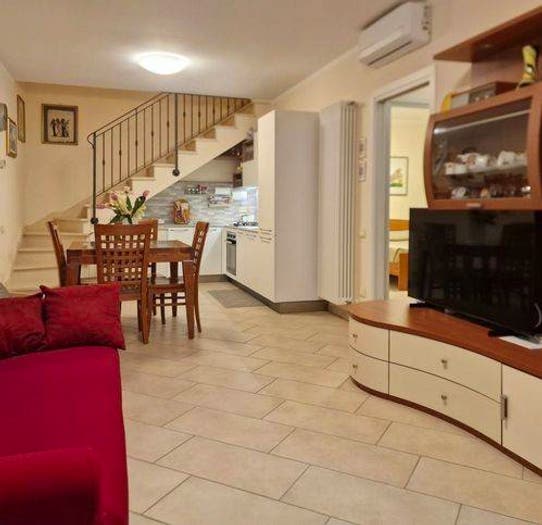 Appartamento con 5 locali in vendita in Marina di Massa Centro, Massa