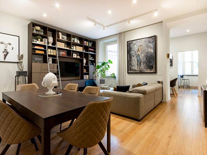 Appartamento trilocale in vendita in Circonvallazione Appia, Appio Latino, Roma