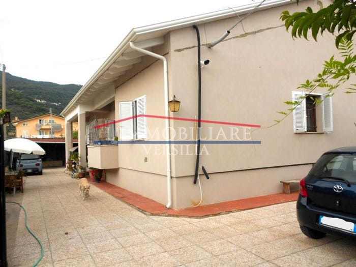 Casa con 6 locali in vendita in Via Petroniano, Castagnola, Massa
