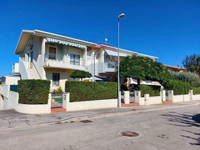 Appartamento trilocale in vendita in Cuccurano Carrara, Fano