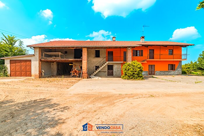 Casa con 6 locali in vendita in Via Monastero, Dronero