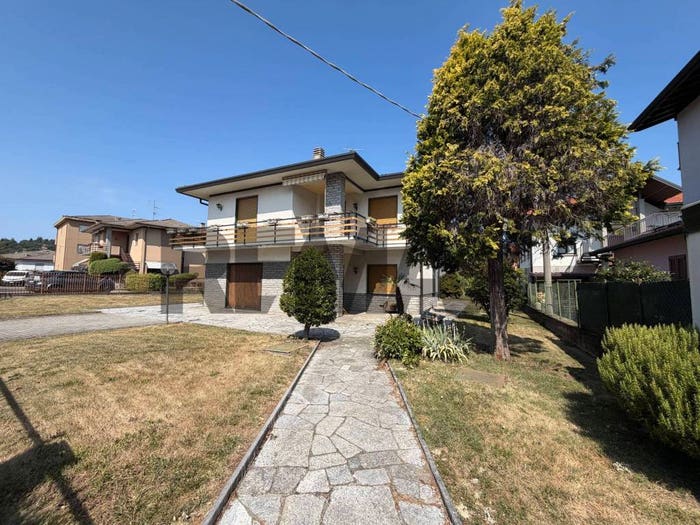 Casa con 6 locali in vendita in via Tofane, Induno Olona