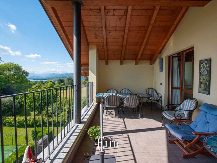 Casa con 5 locali in vendita in Via Vincenzo Bellini, Buguggiate