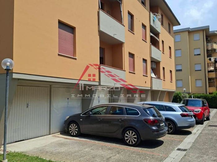 Appartamento con 5 locali in vendita in Via Cavalieri di Vittorio Veneto, Centro, Cascina