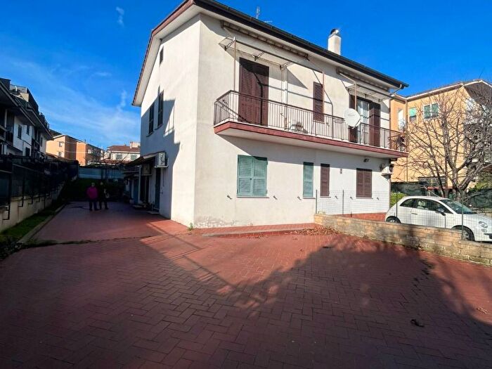 Casa quadrilocale in vendita in Via Braccianense, Osteria Nuova, Roma