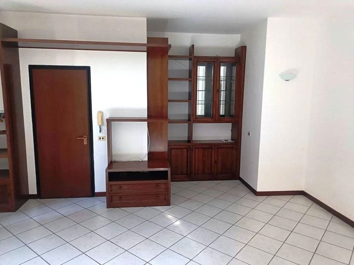 Appartamento trilocale in vendita in Piazza Nuova, Parona
