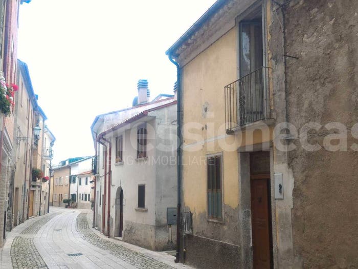 Casa quadrilocale in vendita in Via Madonna, Sant'Angelo del Pesco