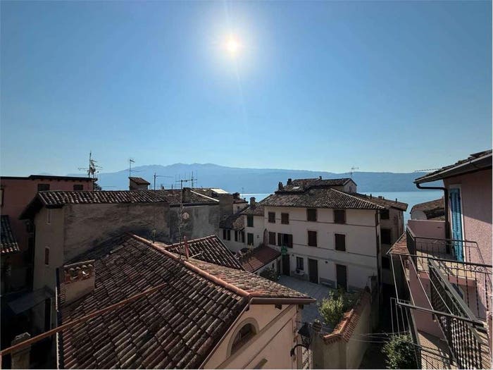 Casa quadrilocale in vendita in via gabbia, Centro, Gargnano