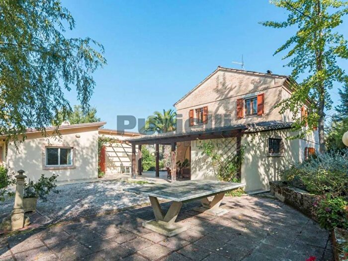 Casa con 6 locali in vendita in Strada Comunale Reputolo, Fermo