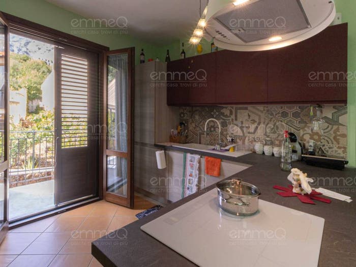 Casa con 6 locali in vendita in Contrada Santuzza, Castelbuono