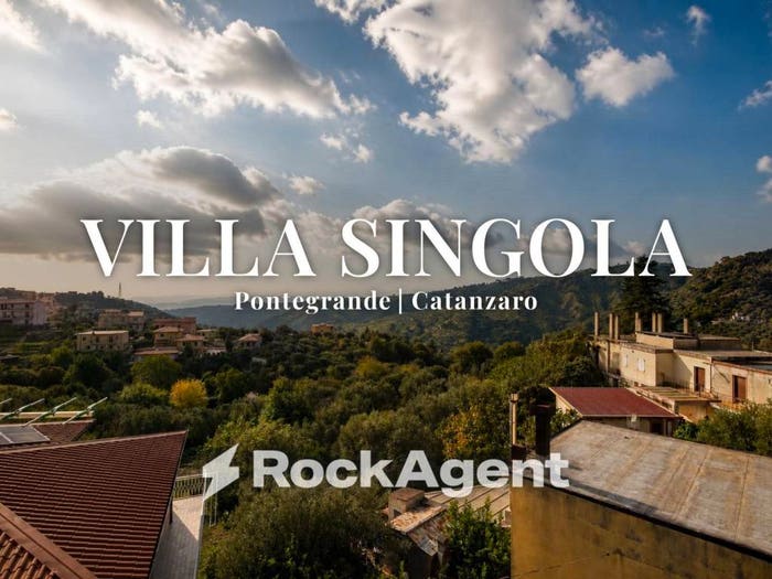 Casa con 6 locali in vendita in Viale Vincenzo Gattoleo, Pontegrande Sant'Elia, Catanzaro