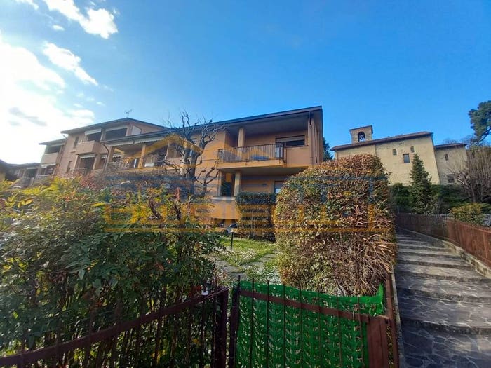 Appartamento quadrilocale in vendita in Via Giuseppe Garibaldi, Centro, Barzanò