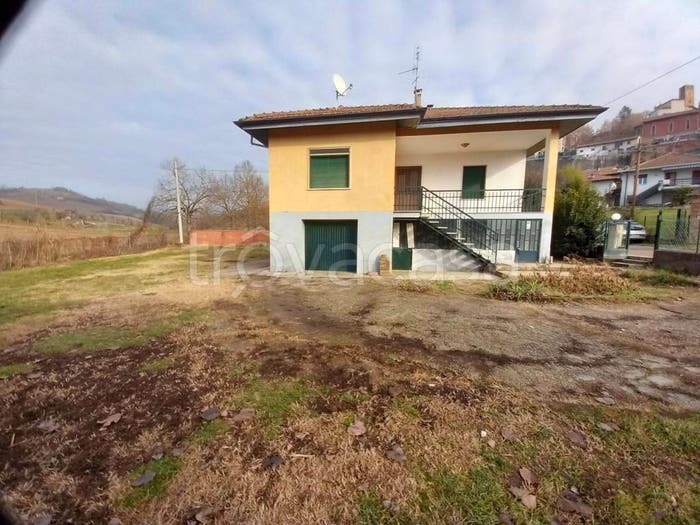 Casa quadrilocale in vendita in Via Albugnano, Centro, Castelnuovo Don Bosco