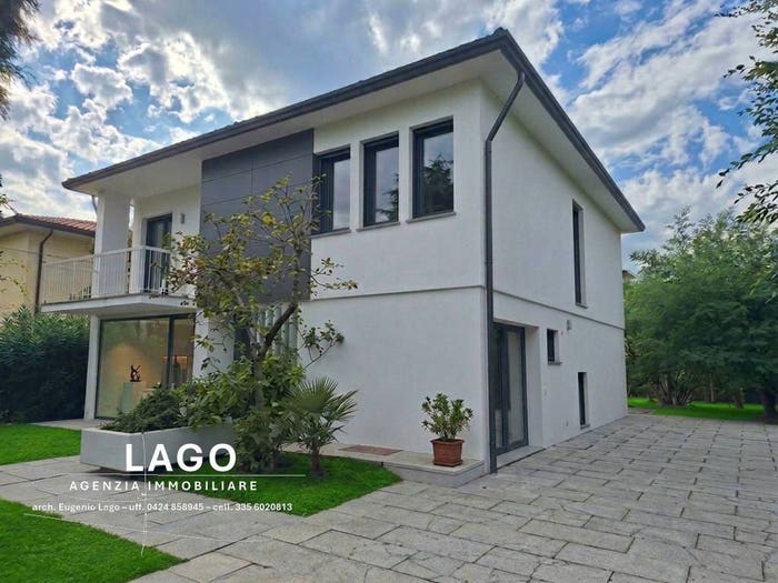 Casa con 6 locali in vendita in Nove