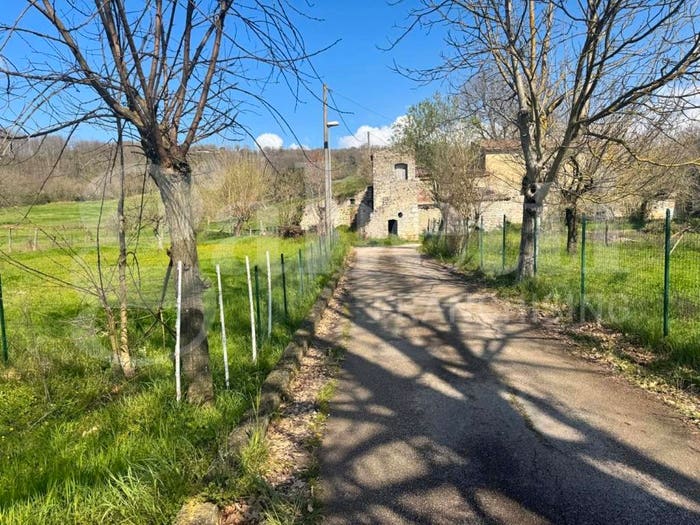 Casa con 6 locali in vendita in Via Cupa snc, Centro, Pratella
