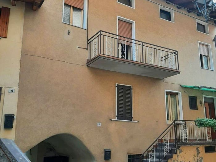 Casa con 6 locali in vendita in Via Alessandro Volta, Centro, Angolo Terme