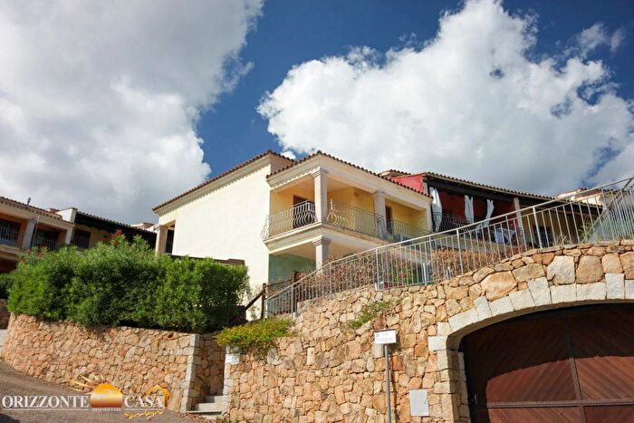 Appartamento trilocale in vendita in Via Leonardo da Vinci d, Budoni