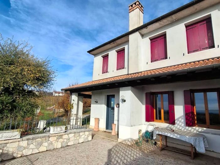 Casa trilocale in vendita in Via Liberazione, Centro, Refrontolo
