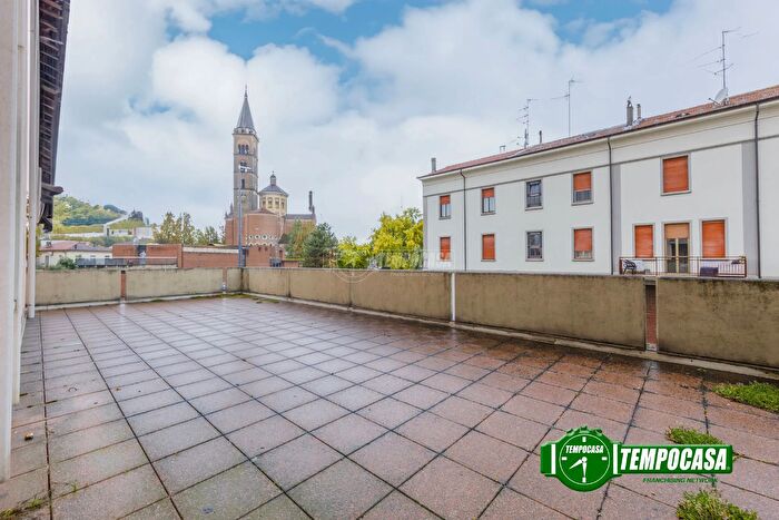 Appartamento trilocale in vendita in Via Alessandro Manzoni, Piacenza