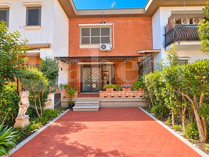 Appartamento trilocale in vendita in via dei delfini, Lido dei Coralli Sabbiedoro, Ardea