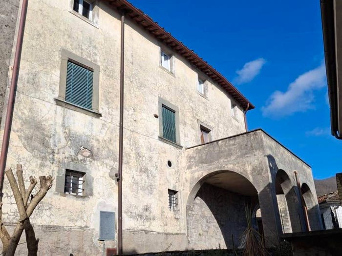 Casa con 6 locali in vendita in Pescaglia