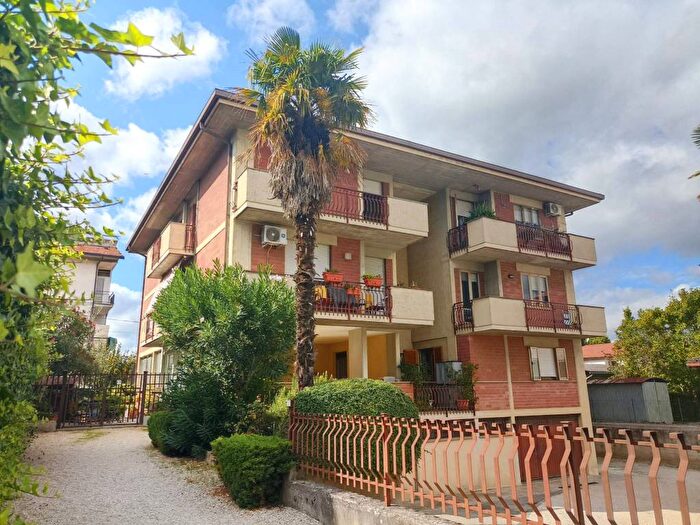 Appartamento con 5 locali in vendita in Via Monte Sella, Viale Firenze Paciana, Foligno