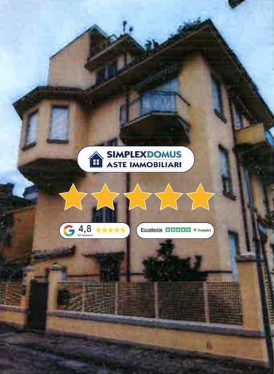 Appartamento trilocale in vendita in Via Gioacchino Rossini, Città Giardino, Viareggio