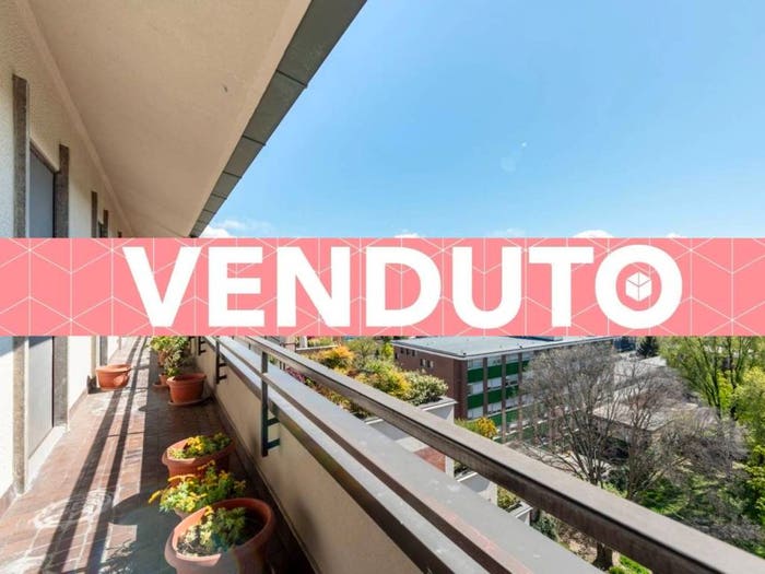 Appartamento con 5 locali in vendita in Via Stromboli, Dezza, Milano
