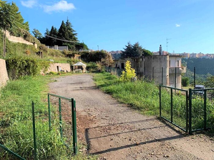 Appartamento con 6 locali in vendita in Stadio Pontepiccolo, Catanzaro
