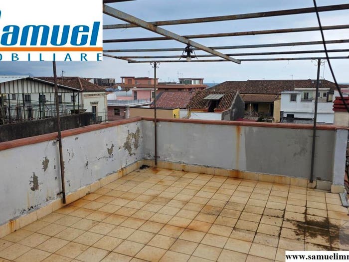 Casa con 6 locali in vendita in Via Mongibello, Centro, Riposto
