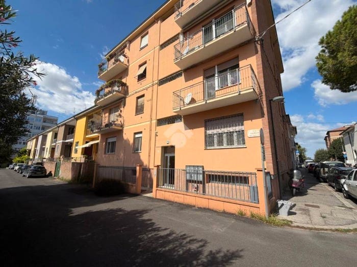 Appartamento trilocale in vendita in Via Giordane, Centro Storico, Ravenna