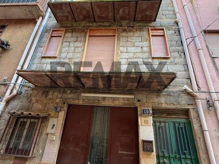 Casa quadrilocale in vendita in Via Pampallona, Centro, Caltagirone