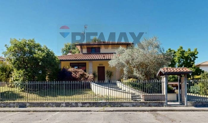 Casa con 6 locali in vendita in via Plutone, Centro, Cassina de' Pecchi