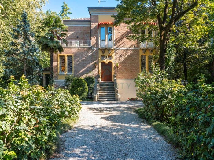 Casa con 5 locali in vendita in Viale Vittorio Cottafavi, Centro, Correggio
