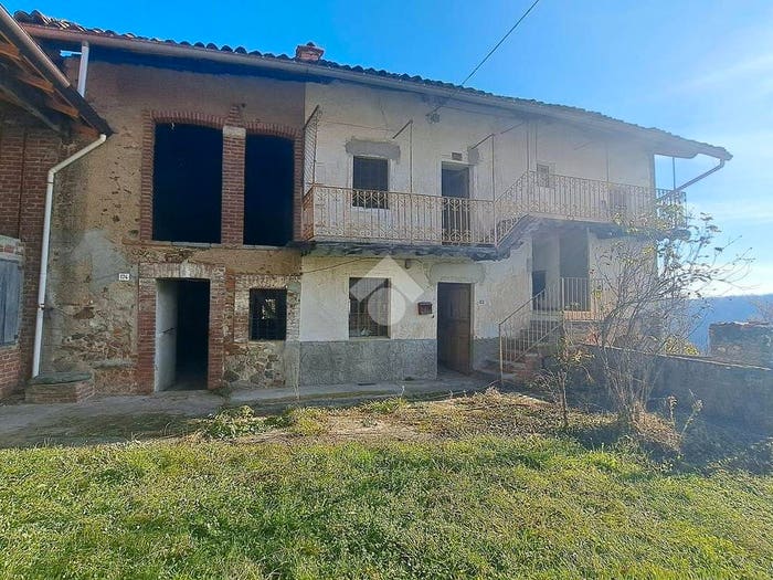 Casa con 6 locali in vendita in Frazione Parogno, Zubiena