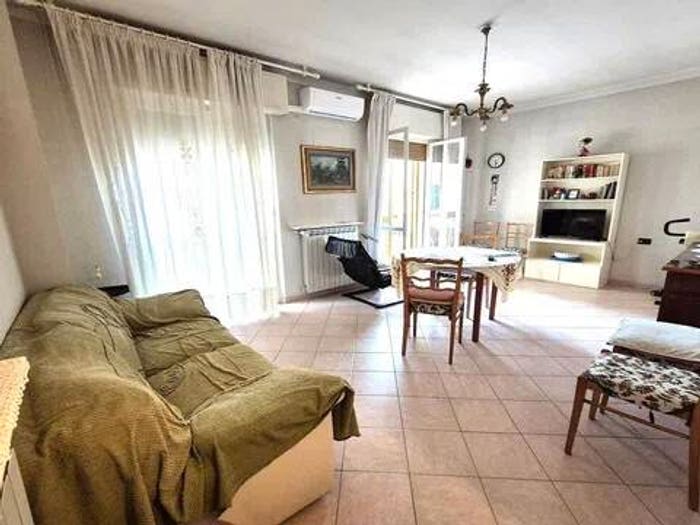 Appartamento quadrilocale in vendita in Piazza Valerga, Centro, Loano