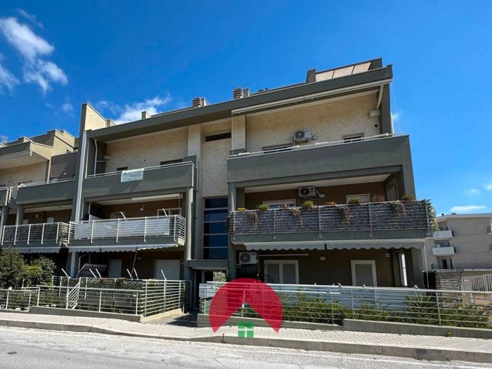 Appartamento quadrilocale in vendita in Via del Rosmarino, Centro, Matera