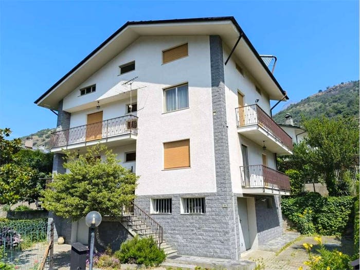 Casa quadrilocale in vendita in Via Martinet, Centro, Nus