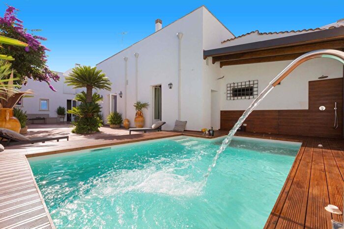 Casa con 5 locali in vendita in Via San Vito, Guagnano