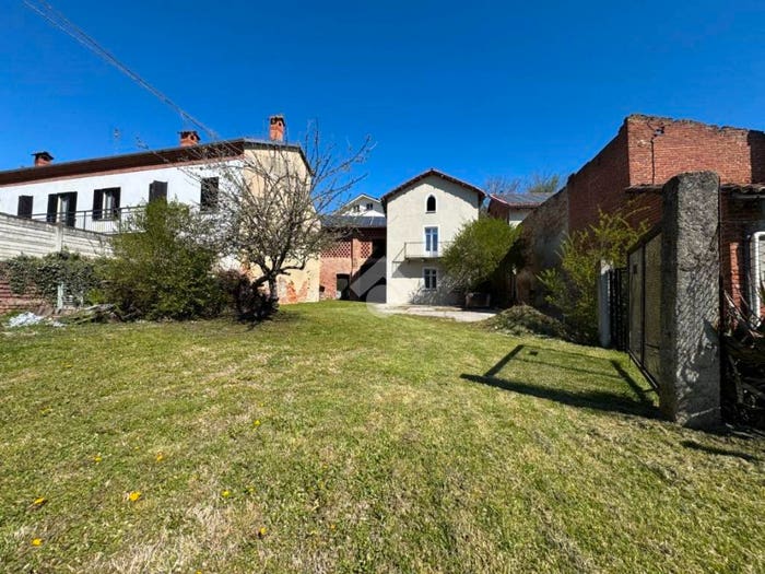 Casa quadrilocale in vendita in Frazione Vaglierano Paese, Vaglierano, Asti