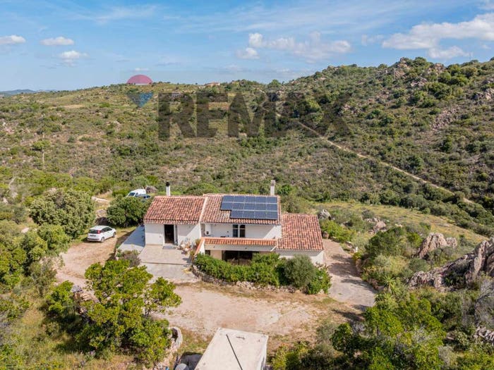 Casa con 6 locali in vendita in Via Sole Ruju, San Giovanni Sole Ruiu, Olbia