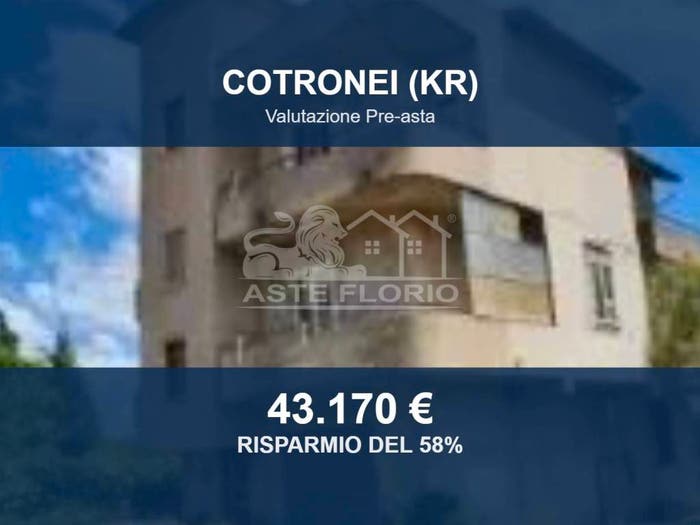 Appartamento con 6 locali in vendita in via Salvatore Baffa, Centro, Cotronei