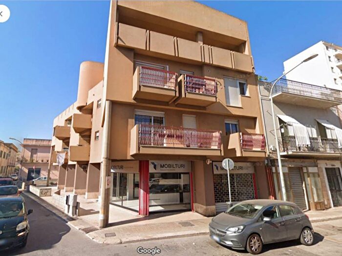 Casa quadrilocale in vendita in Via Alberto Mario, Centro, Trapani