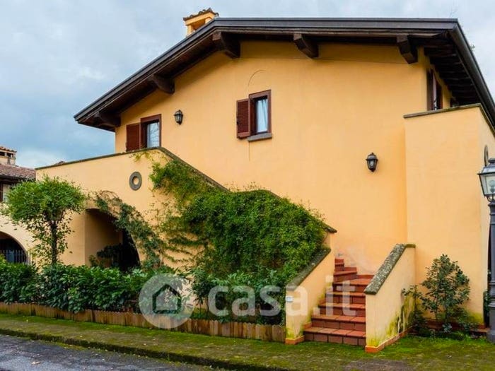 Appartamento trilocale in vendita in Via Santo Spirito, Castel Gandolfo