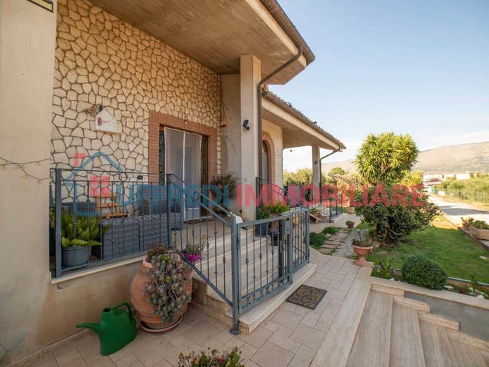 Casa con 6 locali in vendita in Via Domenico Camusi, Priverno