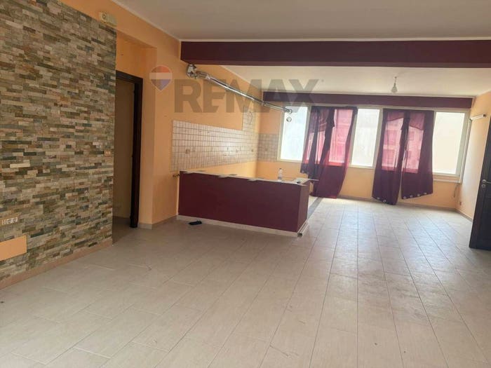 Appartamento con 6 locali in vendita in Via Caduti Sul Lavoro, Tommaso Natale, Palermo