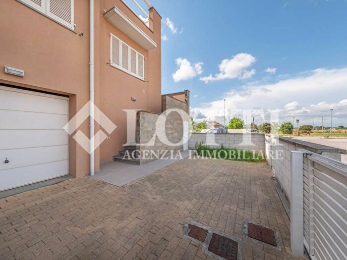 Appartamento trilocale in vendita in Via del Pino, Santa Lucia La Borra, Pontedera