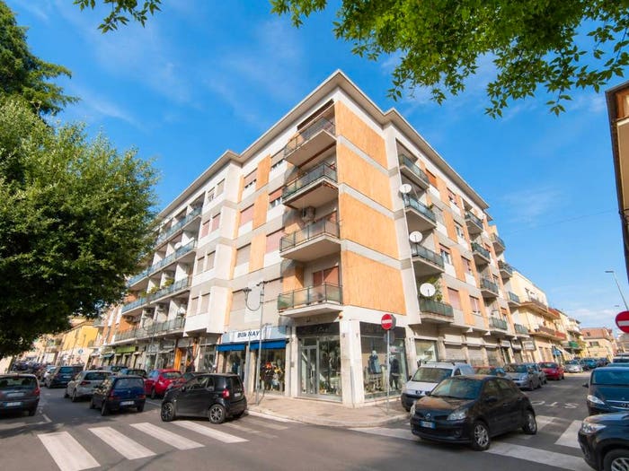 Appartamento con 5 locali in vendita in Largo Guglielmo Marconi, Centro, Aprilia