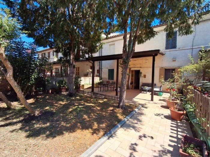 Casa quadrilocale in vendita in Viale Firenze, Viale Firenze Paciana, Foligno