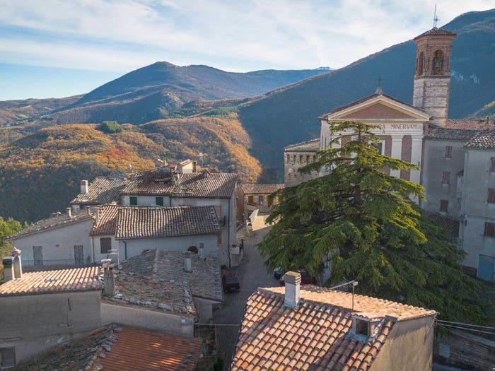 Casa con 6 locali in vendita in Frazione Castelletta, Castelletta, Fabriano